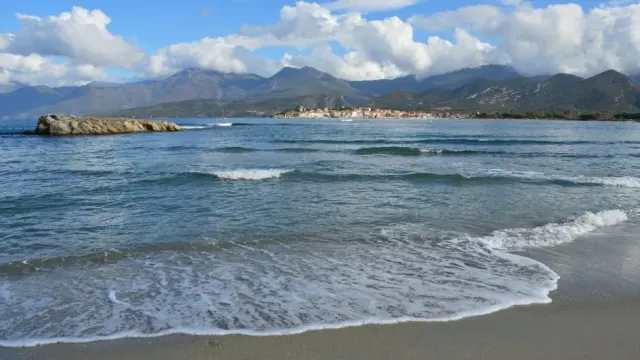 Le spiagge sabbiose di Pietrasanta e il loro charme