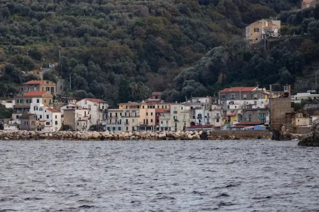 Mare cristallino a Pietrasanta e le sue meraviglie nascoste