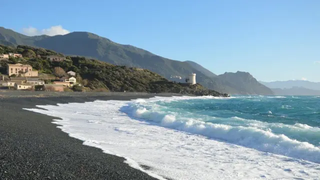 Pietrasanta e il fascino delle acque cristalline